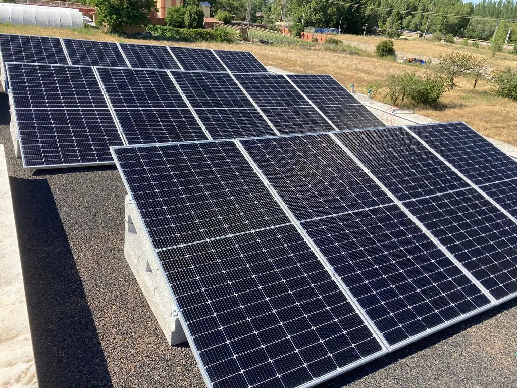 paneles solares en techo de garaje particular